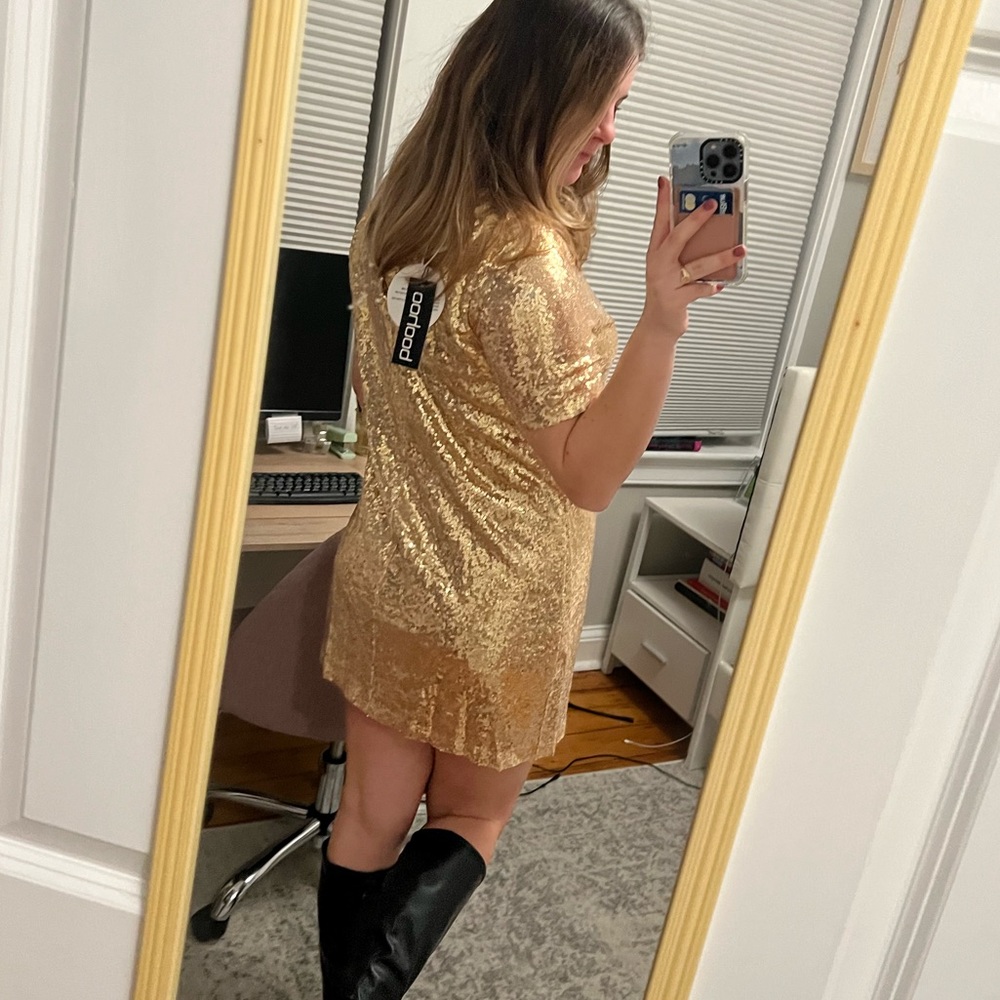Boohoo NWT Gold sequin tshirt party dress - never worn other than to try on